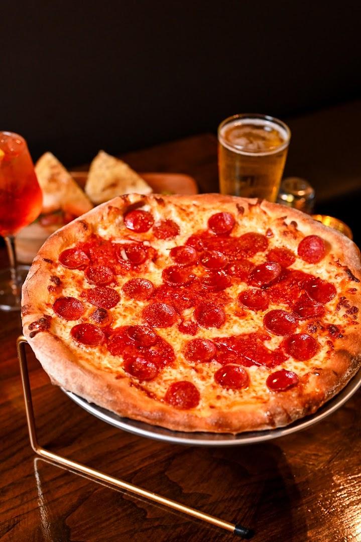 THE SOCIAL bar & pizza